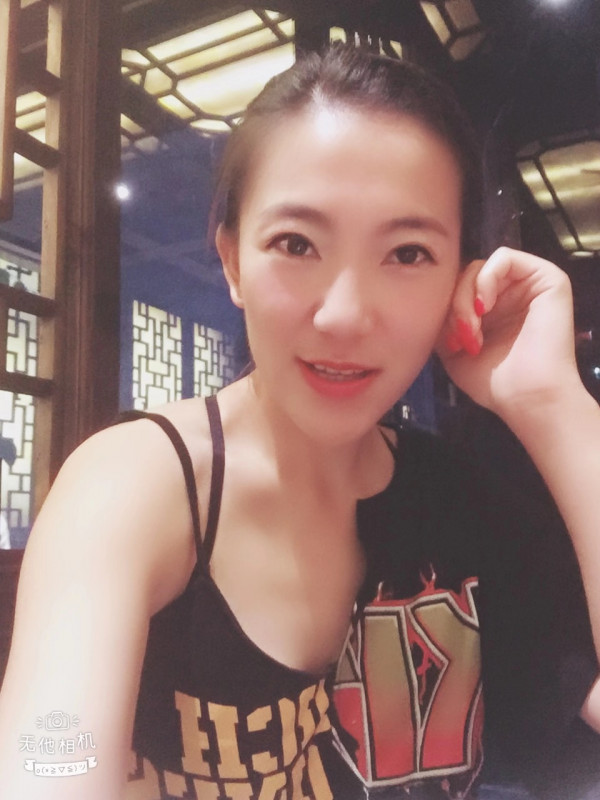 很健谈的小姐姐